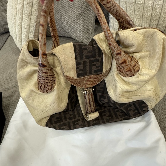 Beautiful Fendi bag - Picture 3 of 6